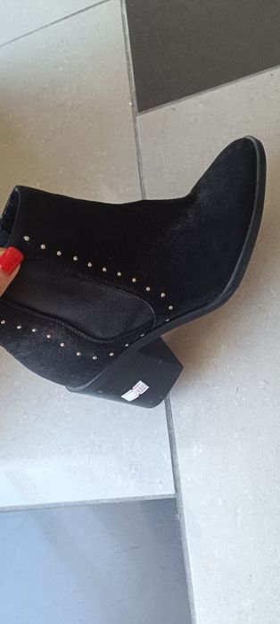 В продажі стильні нові козаки 37 розмір