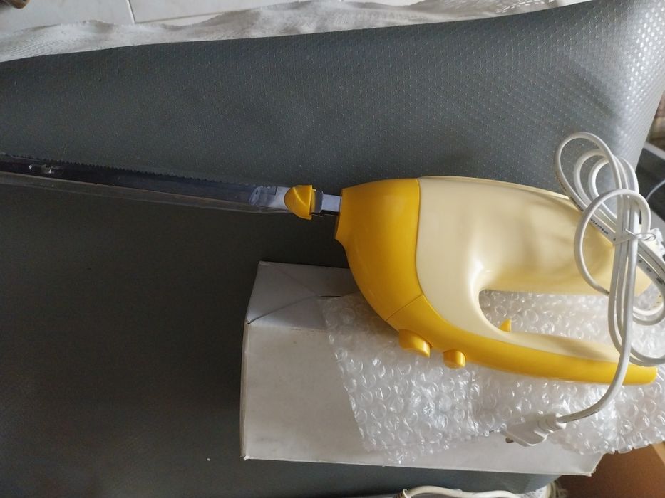 Faca electrica nova em caixa