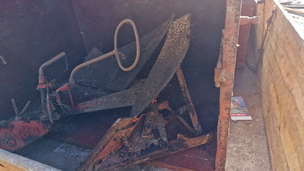 Tractor reboque maquina solfatar todo conjunto nas fotos