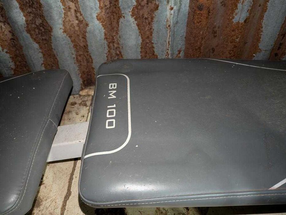 Bancos de musculação BM 100 e BM 530 da Domyos