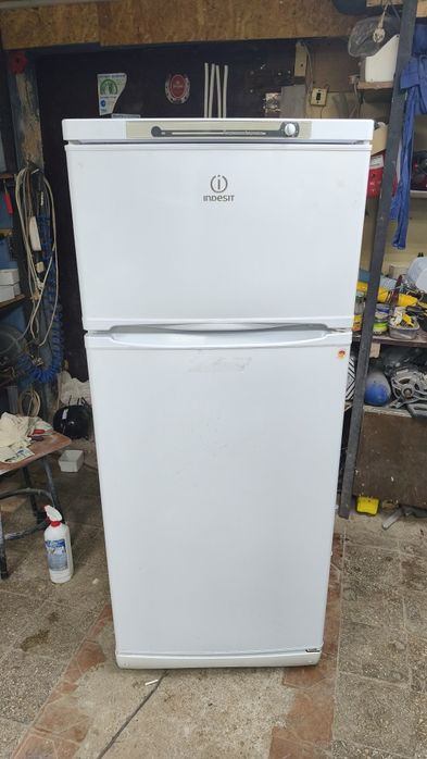 Продам холодильник Indesit