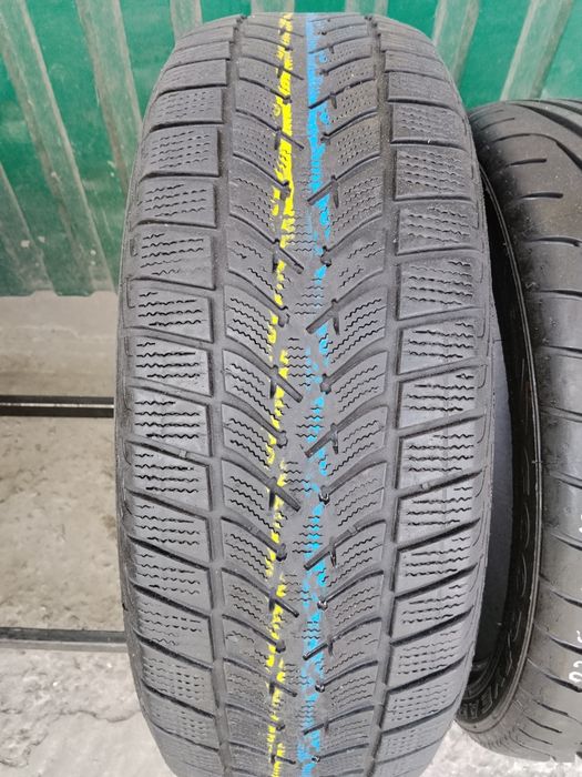 Одна зимова шина Goodyear 215/65/17