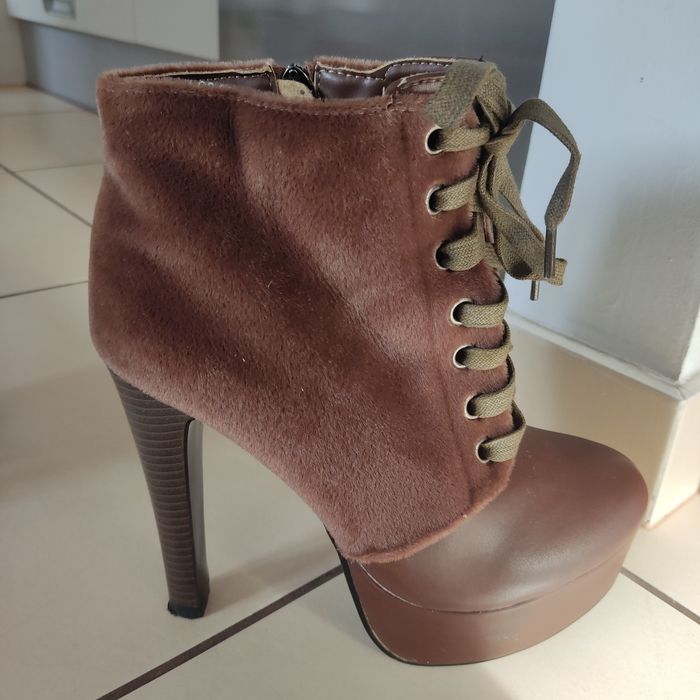 Damskie buty na obcasie + gratis druga para butów
