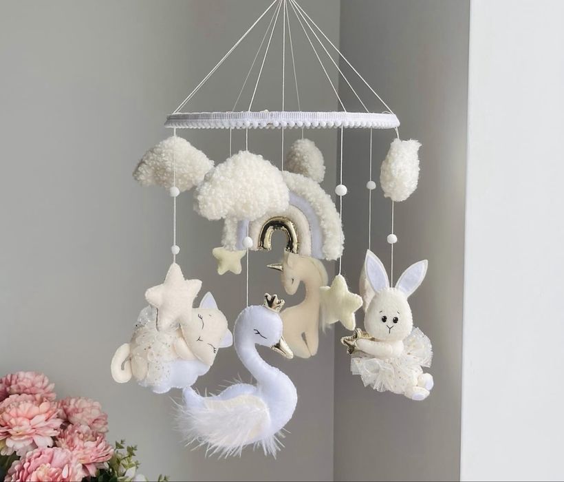 Мобіль в дитяче ліжко