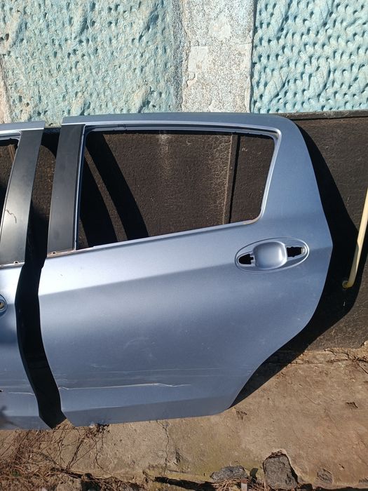 Продам двері, крило від тойьота яріс