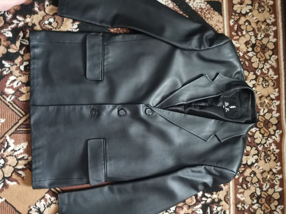 Шкіряний піджак в гарному стані