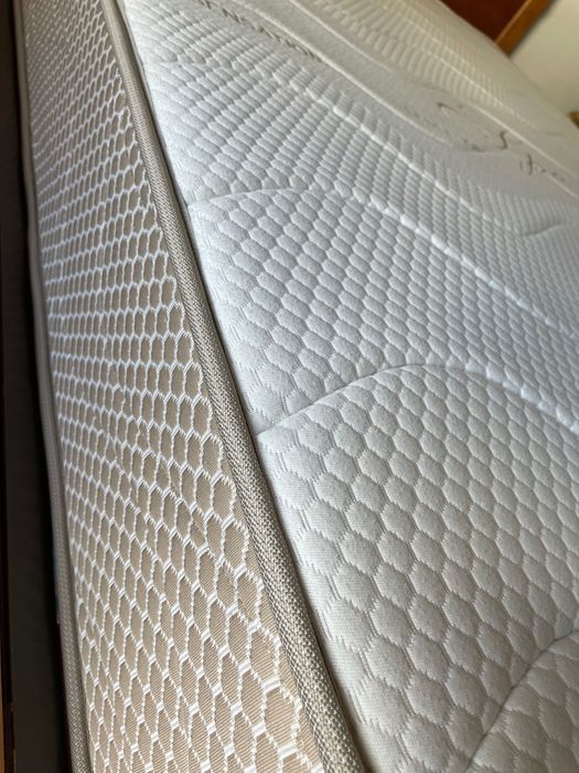 Colchão DESONNO Spa Sense, como novo.