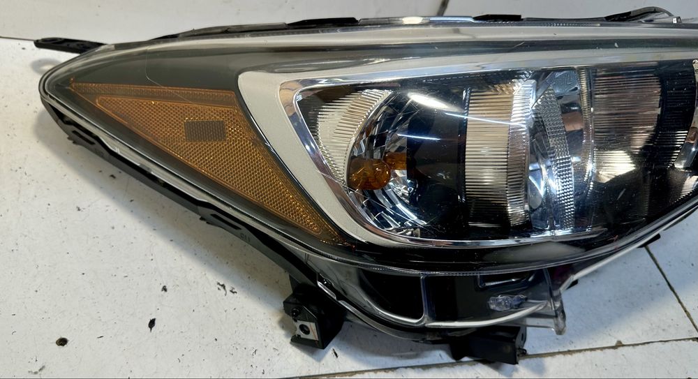 Фара правая Subaru Crosstrek impreza USA 2018 2019 2020 2021 год