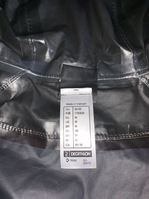 Бомбезная мужская мембранная легкая куртка ветровка Decathlon Quechua оригинал