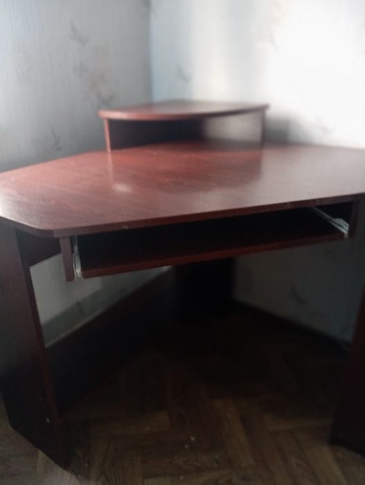 Стол компьютерный