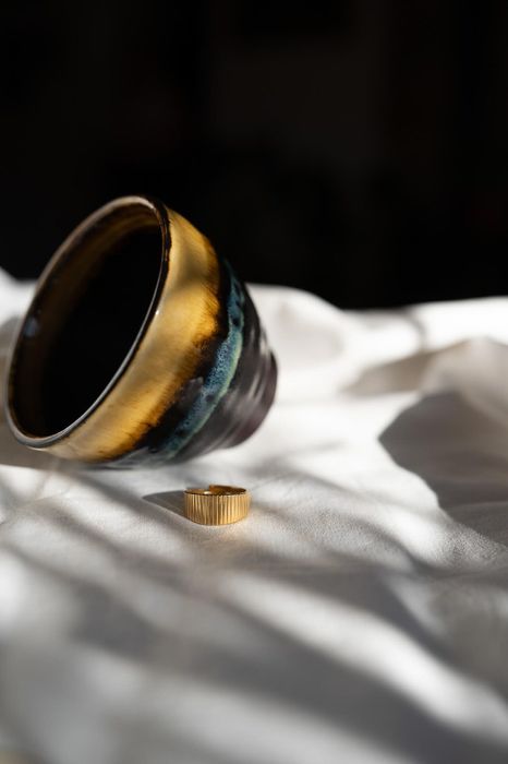 Złoty pierścionek regulowany fakturowany Golden Jungle