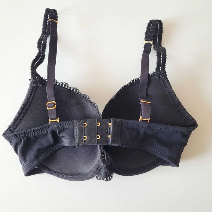 Czarny biustonosz Change rozmiar 60 E