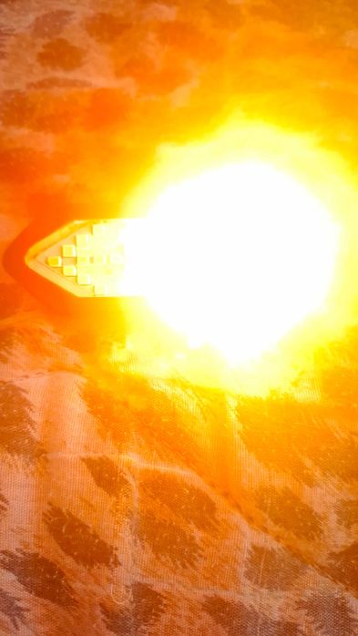 Задній стоп-сигнал із звуковими показчиками повороту.