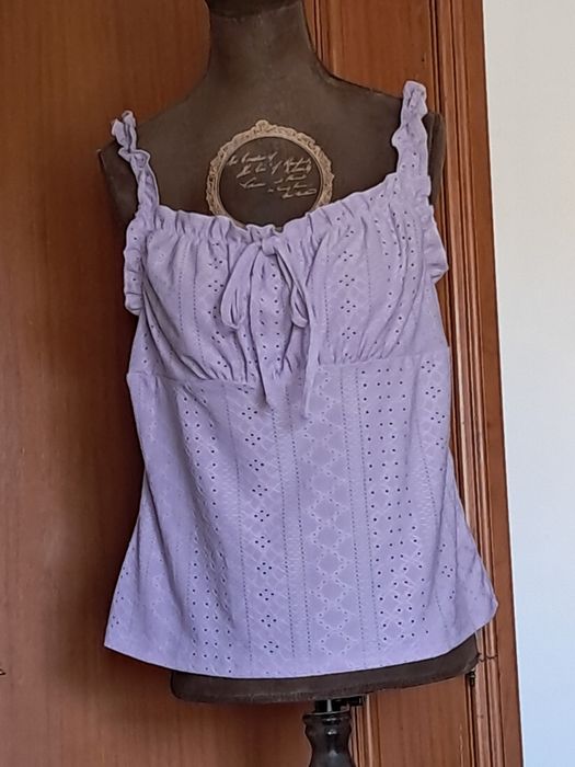 Top / Blusa Lilás Romântica em Broderie (Alças com Folho e Laço) - Tam. XL