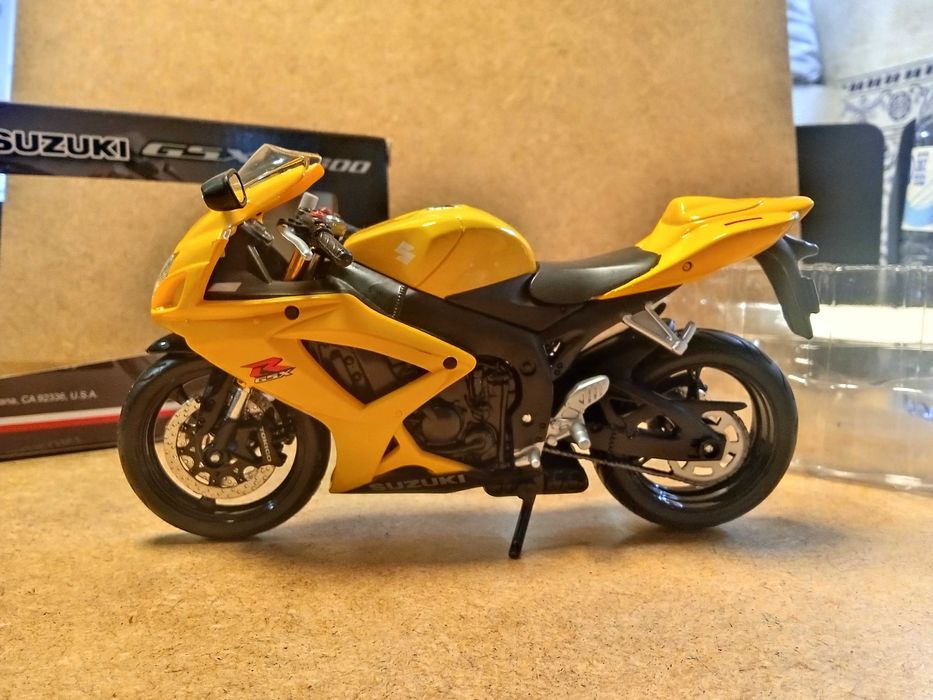 MAISTO 1/12 Motociclo Susuki GSX-R600