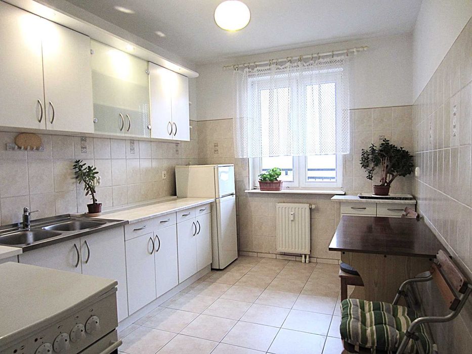 Duża kawalerka, balkon, ul. Warcisława, pierwsze piętro, nieumeblowana