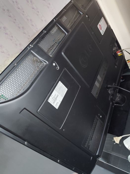 Телевізор LG у чудовому стані 42 діагональ