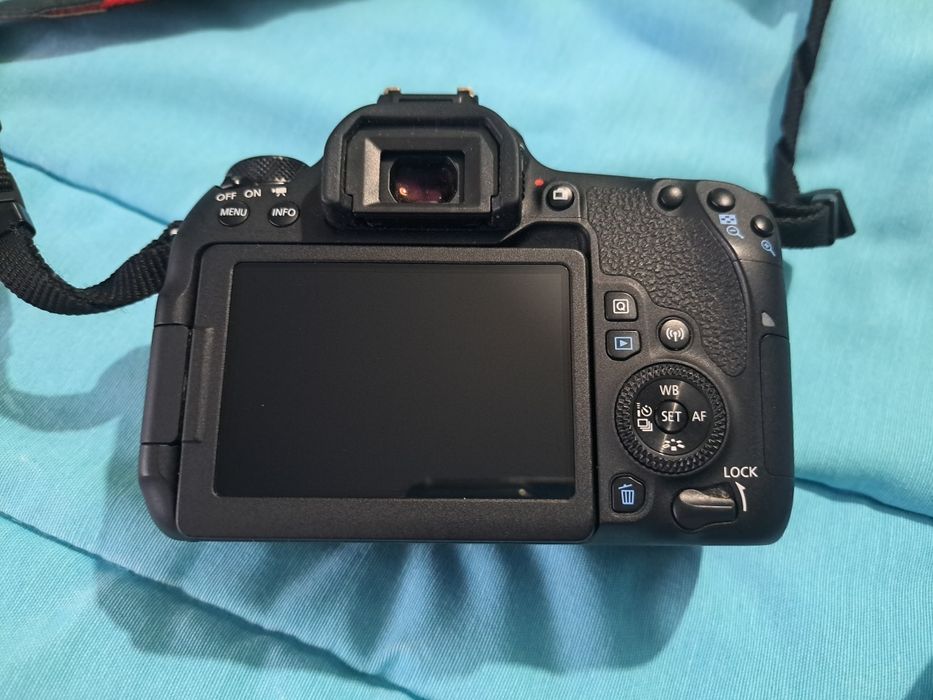 Canon 77d + lente 18-200