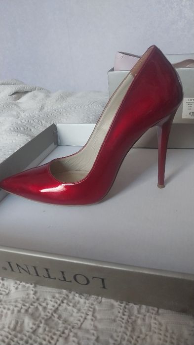 Туфлі вишневі гарні