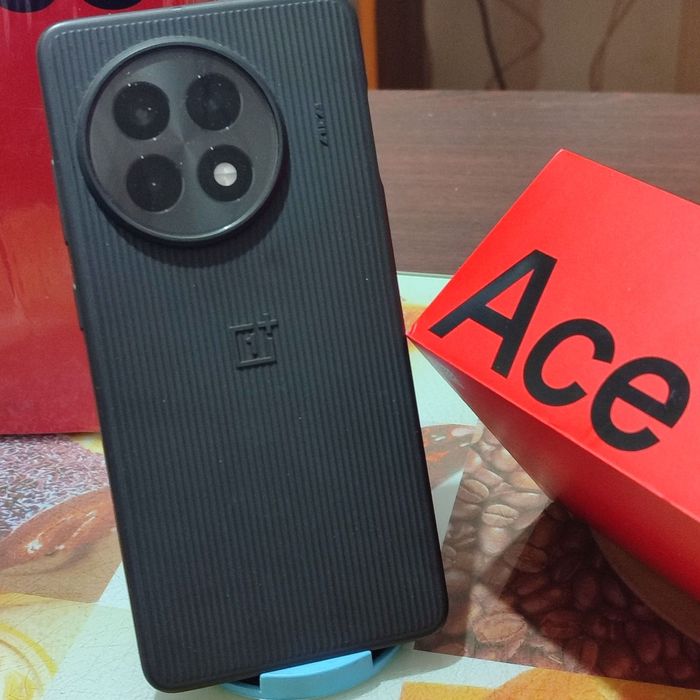 OnePlus Ace 5 Pro   8 Elite 12/256