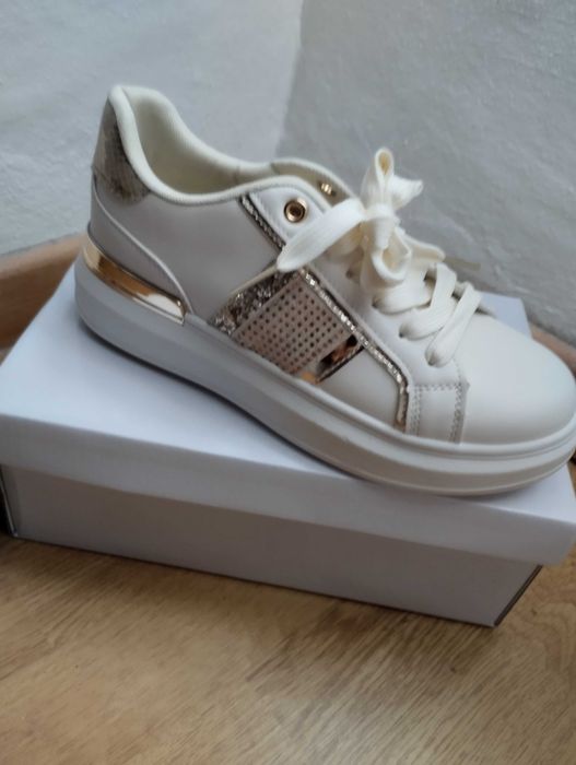 Tennis novos nunca usados confortáveis