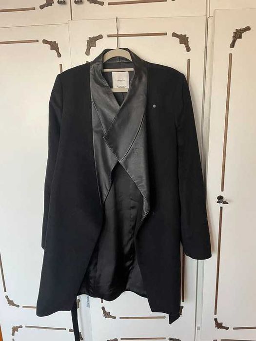 Płaszcz wełniany skórzane wstawki mango czarny