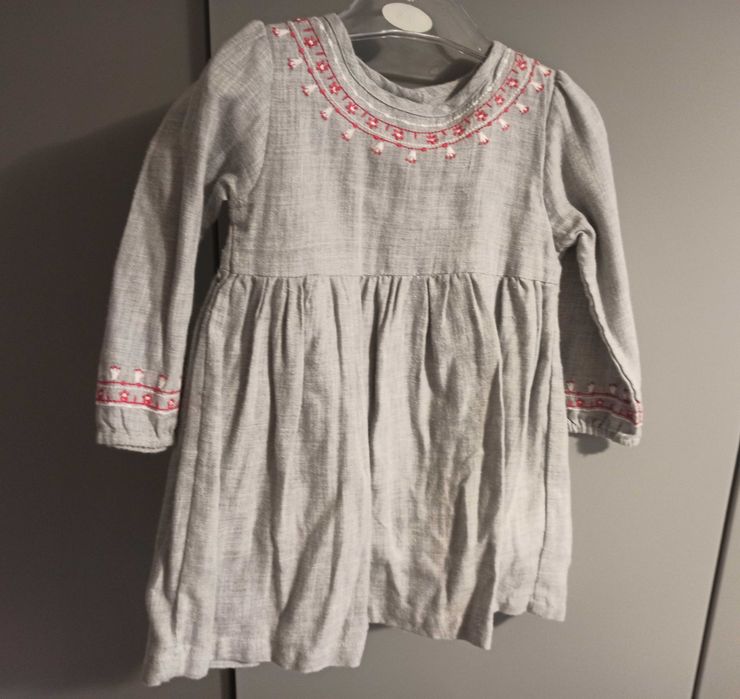 Śliczna sukienka ok 86-92