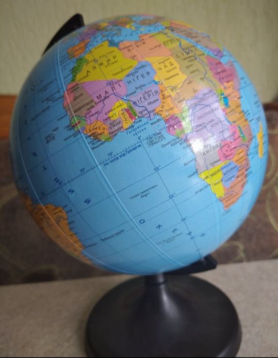 Маю Глобус політичний 22см см.