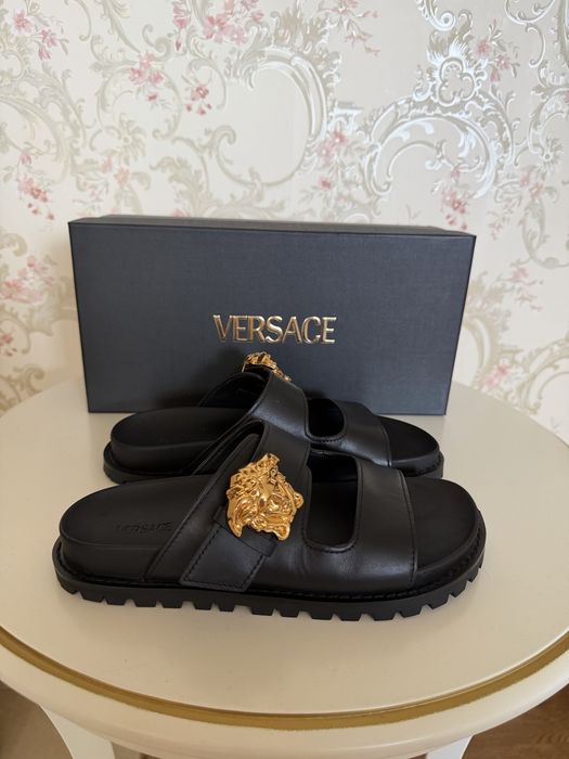 Шльопанці Versace