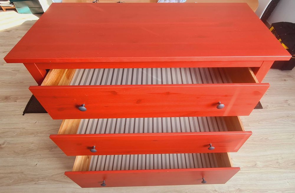 Aparador/comoda e mesa de refeições/secretária-  cor de laranja