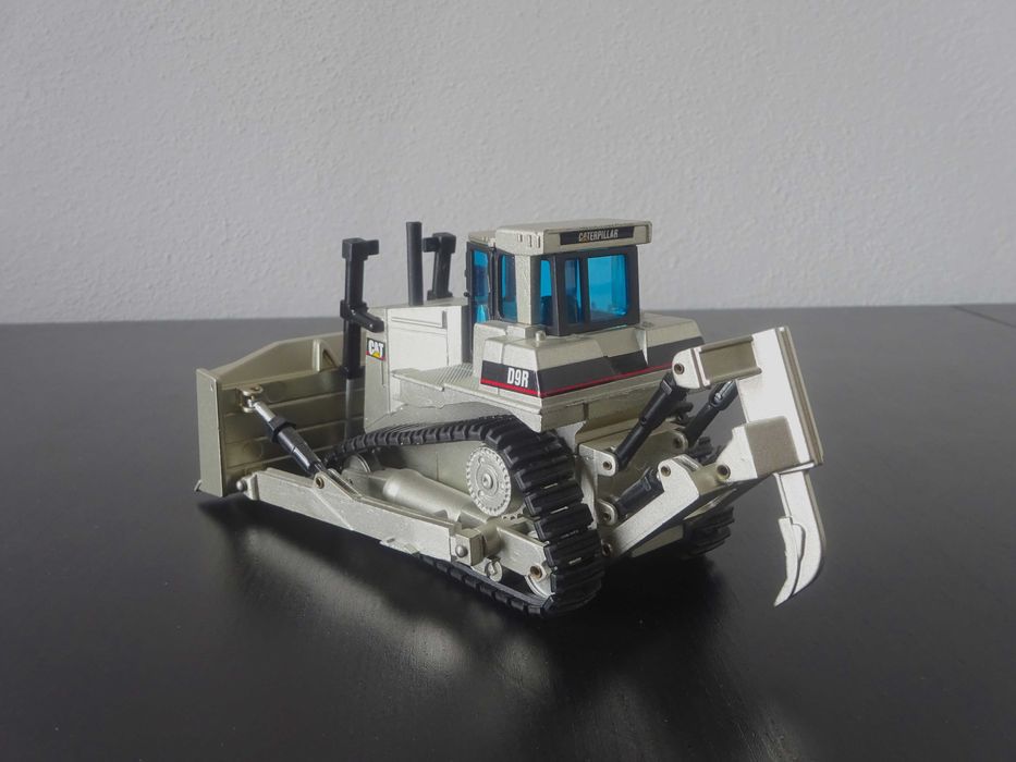 1:50 NZG CAT D9R Bulldozer "Silver"