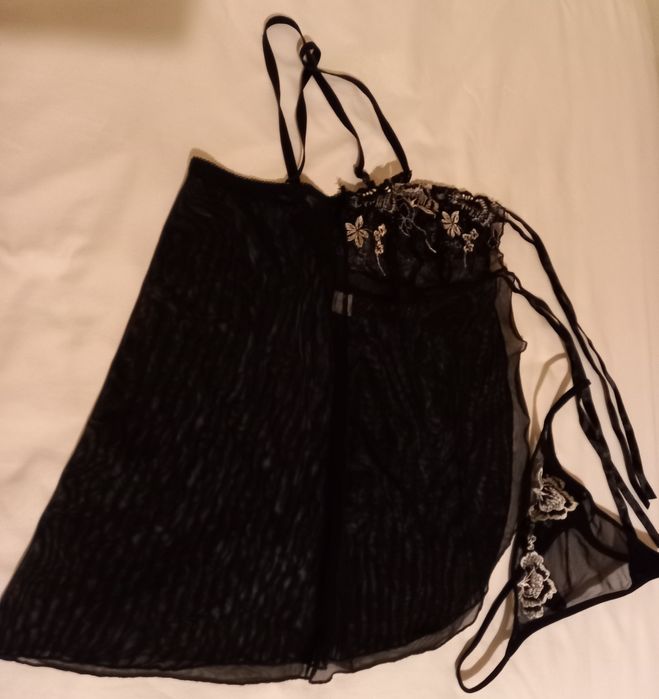 Sprzedam czarną sexi piżamkę rozmiar M