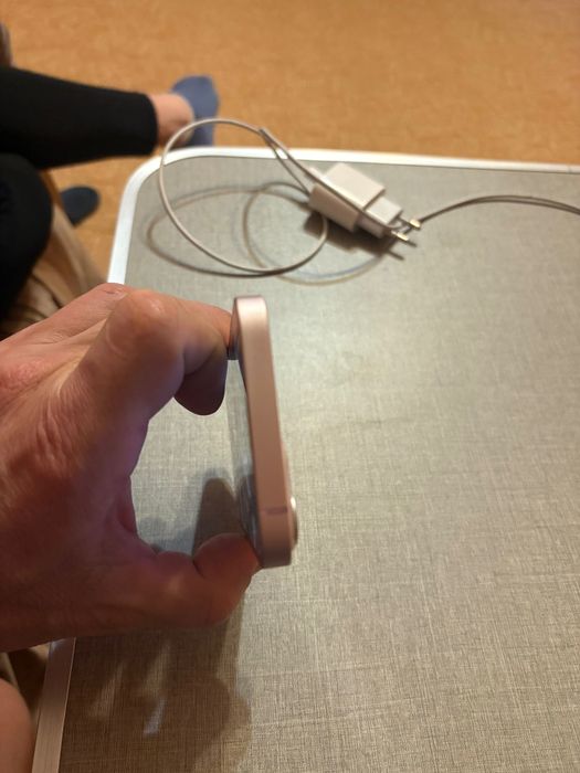 iPhone 13 рожевий