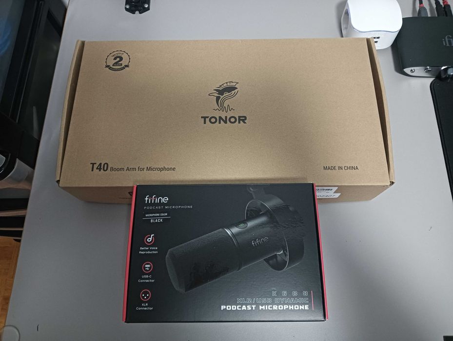 Microfone Podcast Fifine K688 XLR\USB (dinâmico) + Boom Arm Tonor T40