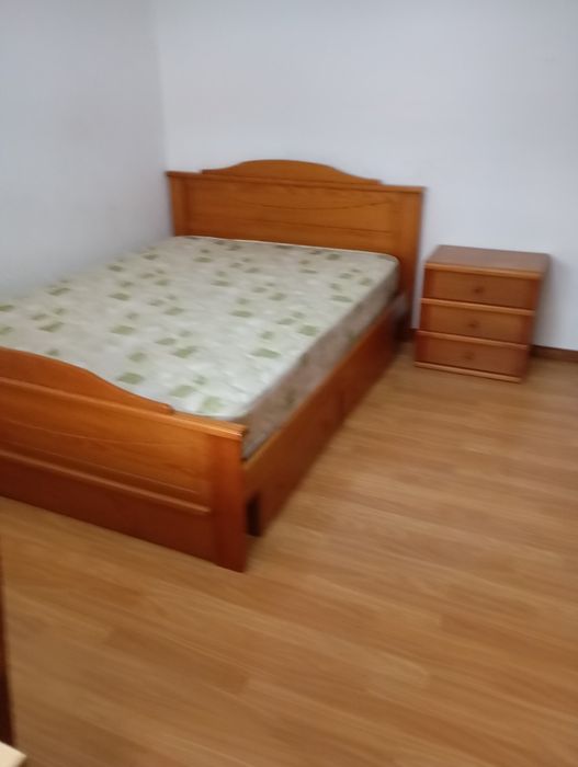 Alugo quarto a estudante av. Sá carneiro