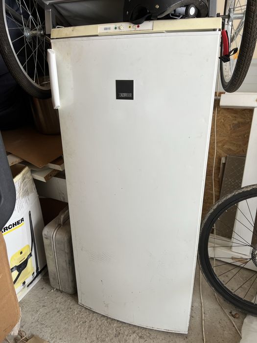 Морозильна камера Zanussi fz190