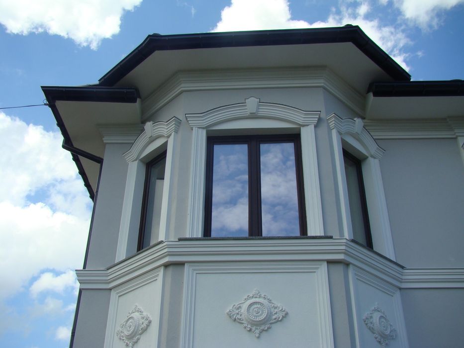Фасадний декор.Ліпнина на фасад.Утеплення фасаду.Карнизи.Багети.Колони