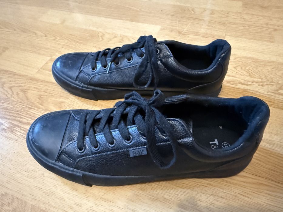 Czarne sneakersy T&R