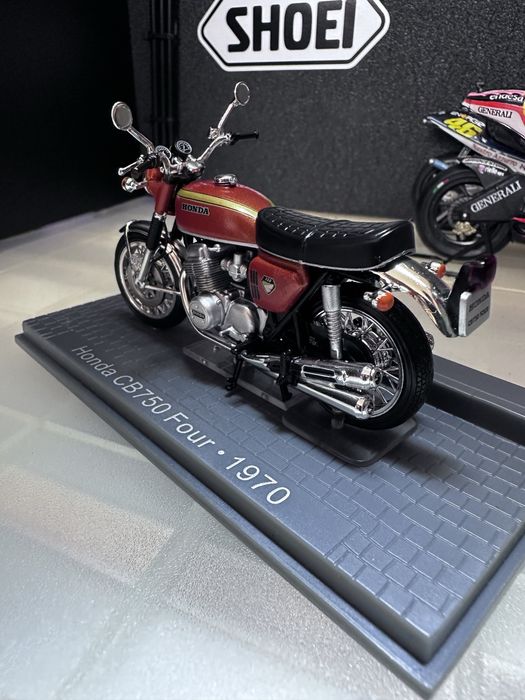 Miniatura Honda CB750 Four de 1970 Escala 1/24 made by IXO