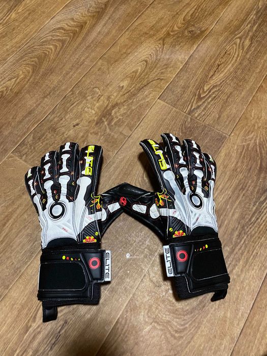 Продам новые вратарские перчатки Elite sport Calaca размер 8
