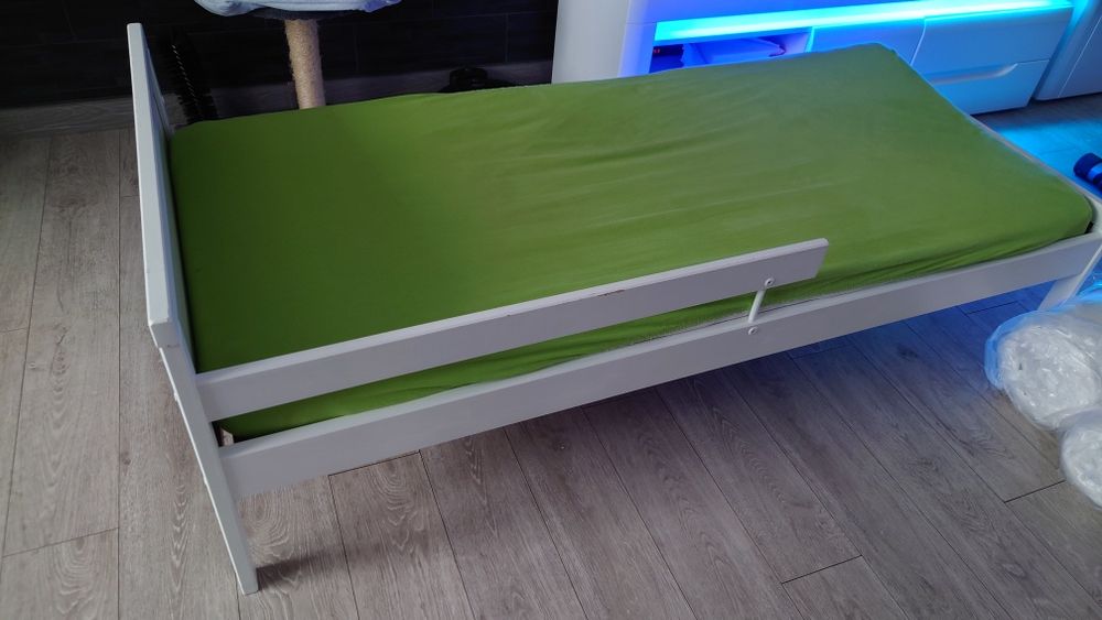 Łóżko dziecięce z materacem oddam za darmo Łuków