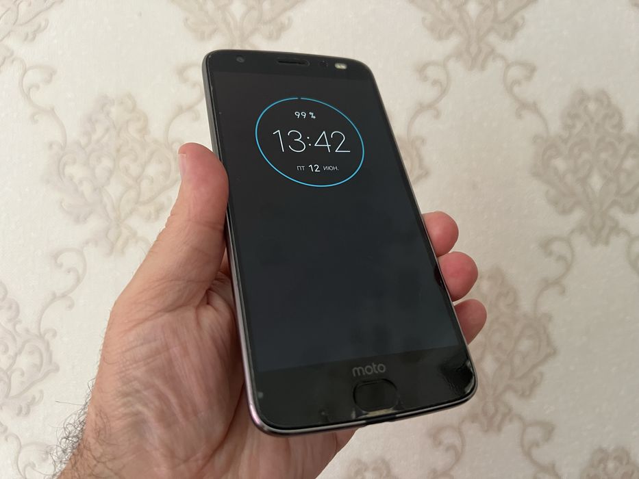 Моторола Moto Z2 force. Легенда - не бʼється!