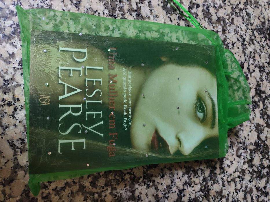 Livro Lesley Pearse