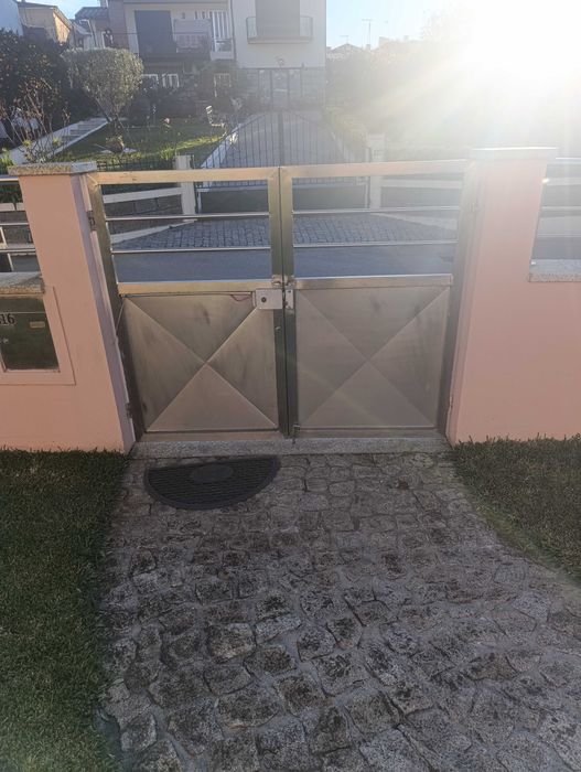 Portão de 2 folhas em inox