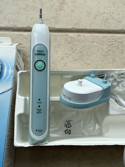 Philips szczoteczka Sonicare HX6710 uszkodzona i ładowarka HX6100