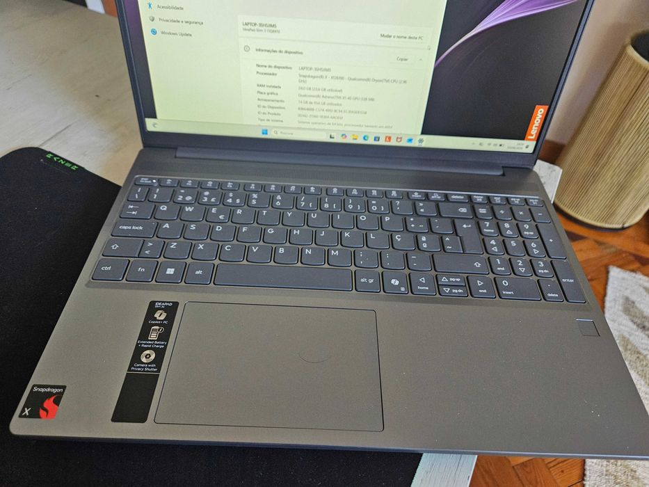 Portátil Lenovo Ideapad Slim 3 15q8x10-356 (Snapdragon X X1-26-100, 24GB,1TB) c/3 anos garantia