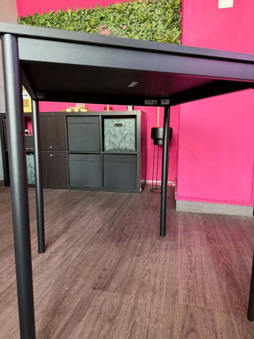 Mesa  IKEA  preta