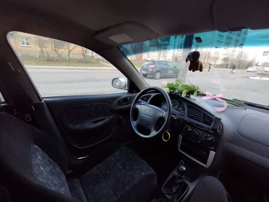 Продам автомобіль Daewoo Lanos 1.5