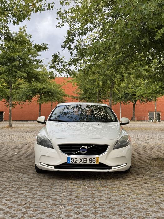 Volvo V40 economico e seguro (5.1L/100km)