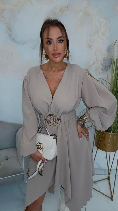 Piękna sukienka z paskiem złoty łańcuszek kolory Lola bianka